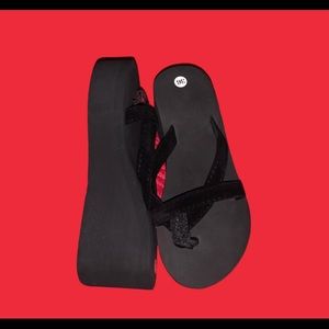 PLATFORM SANDALS/FLIP FLOPS